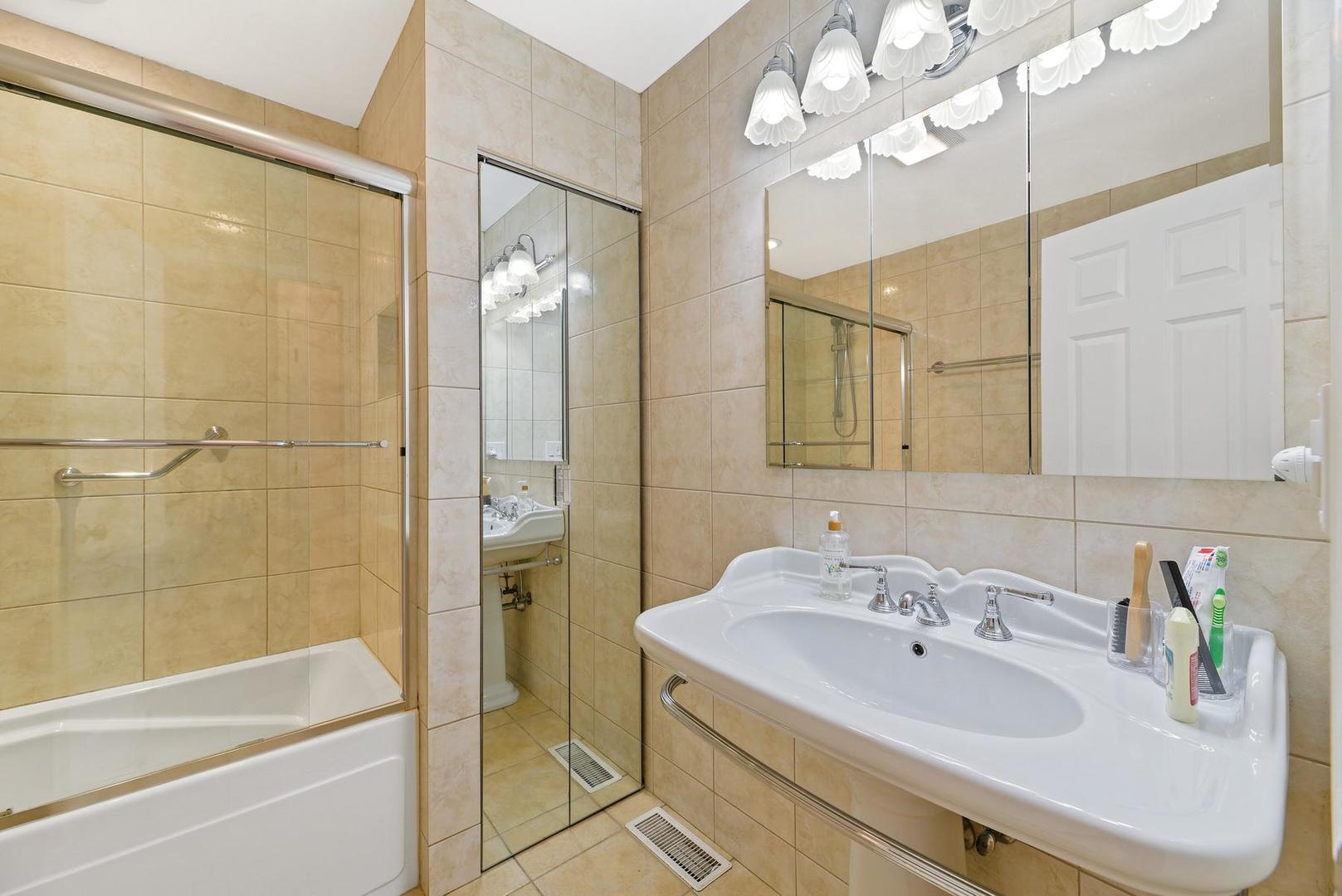 1627 Barry Lane Glenview, IL 60025 - Photo 12 of 21