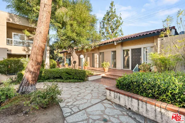 $299,000 | 18307 Burbank Boulevard, Unit 336, Tarzana, CA 91356