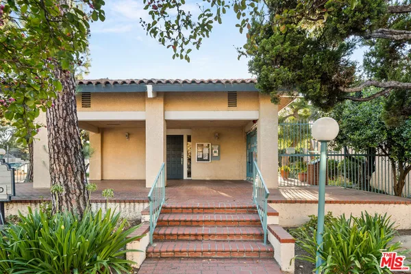 $299,000 | 18307 Burbank Boulevard, Unit 336, Tarzana, CA 91356