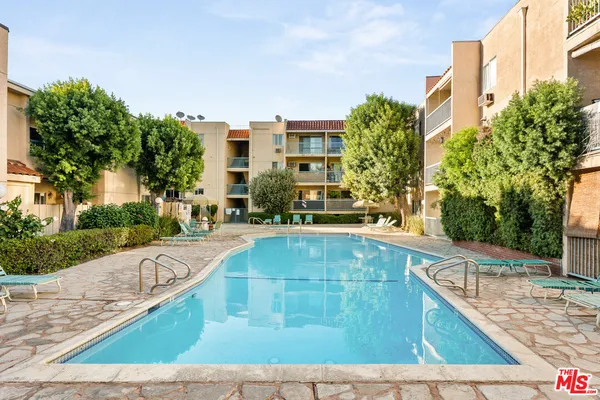 $299,000 | 18307 Burbank Boulevard, Unit 336, Tarzana, CA 91356