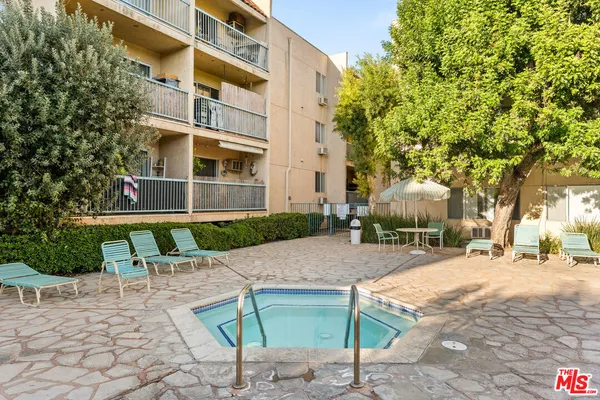 $299,000 | 18307 Burbank Boulevard, Unit 336, Tarzana, CA 91356