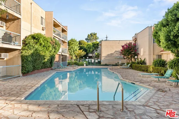 $299,000 | 18307 Burbank Boulevard, Unit 336, Tarzana, CA 91356
