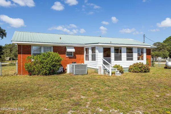 $375,000 | 124 Stewart Road, Harkers Island, NC 28531
