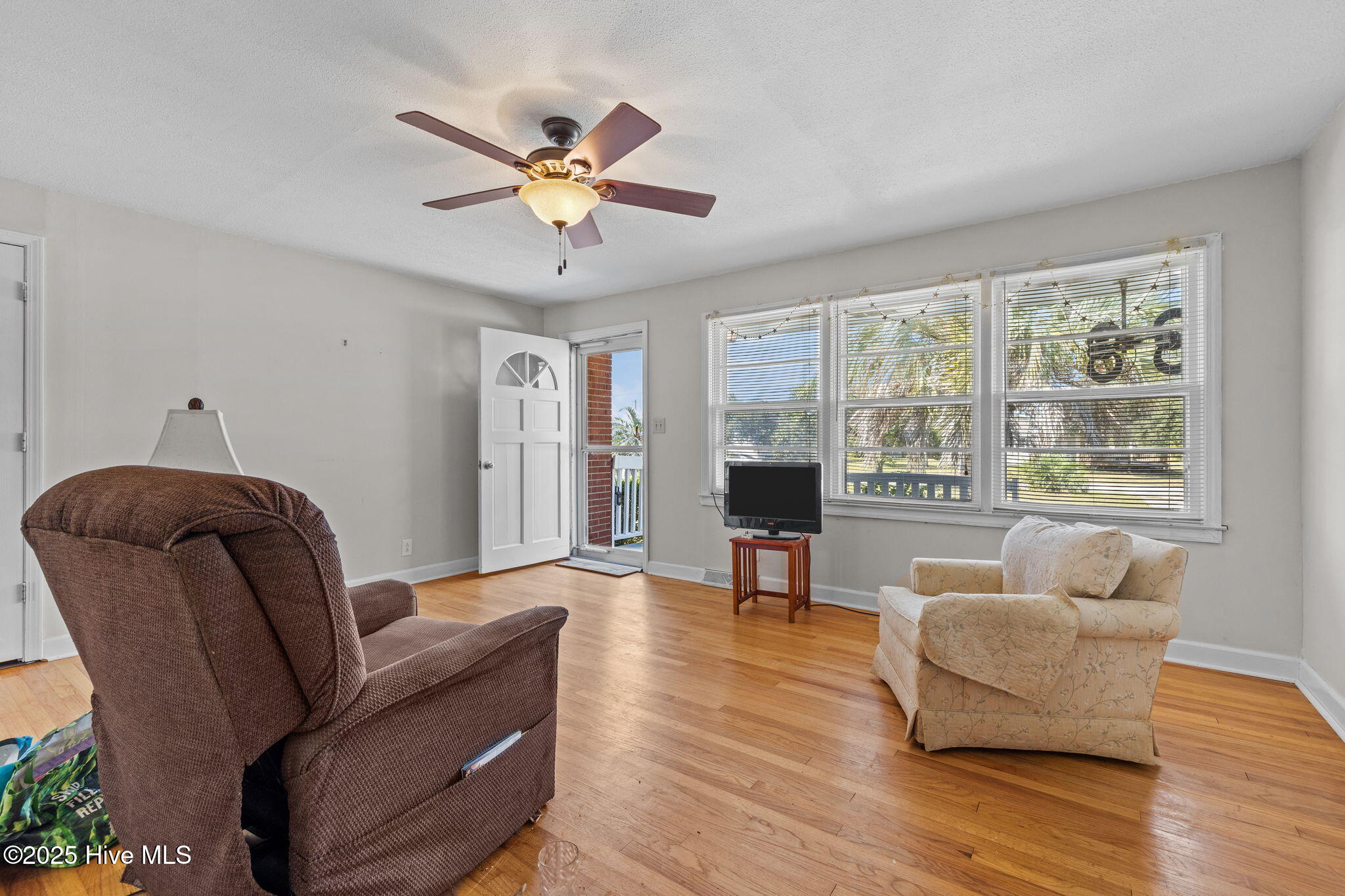 124 Stewart Road Harkers Island, NC 28531 - Photo 5 of 26 Living Room