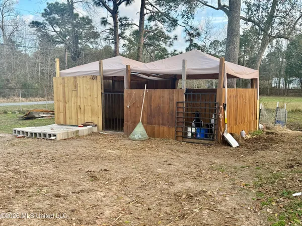 $69,000 | 9901 Franks Road, Moss Point, MS 39562