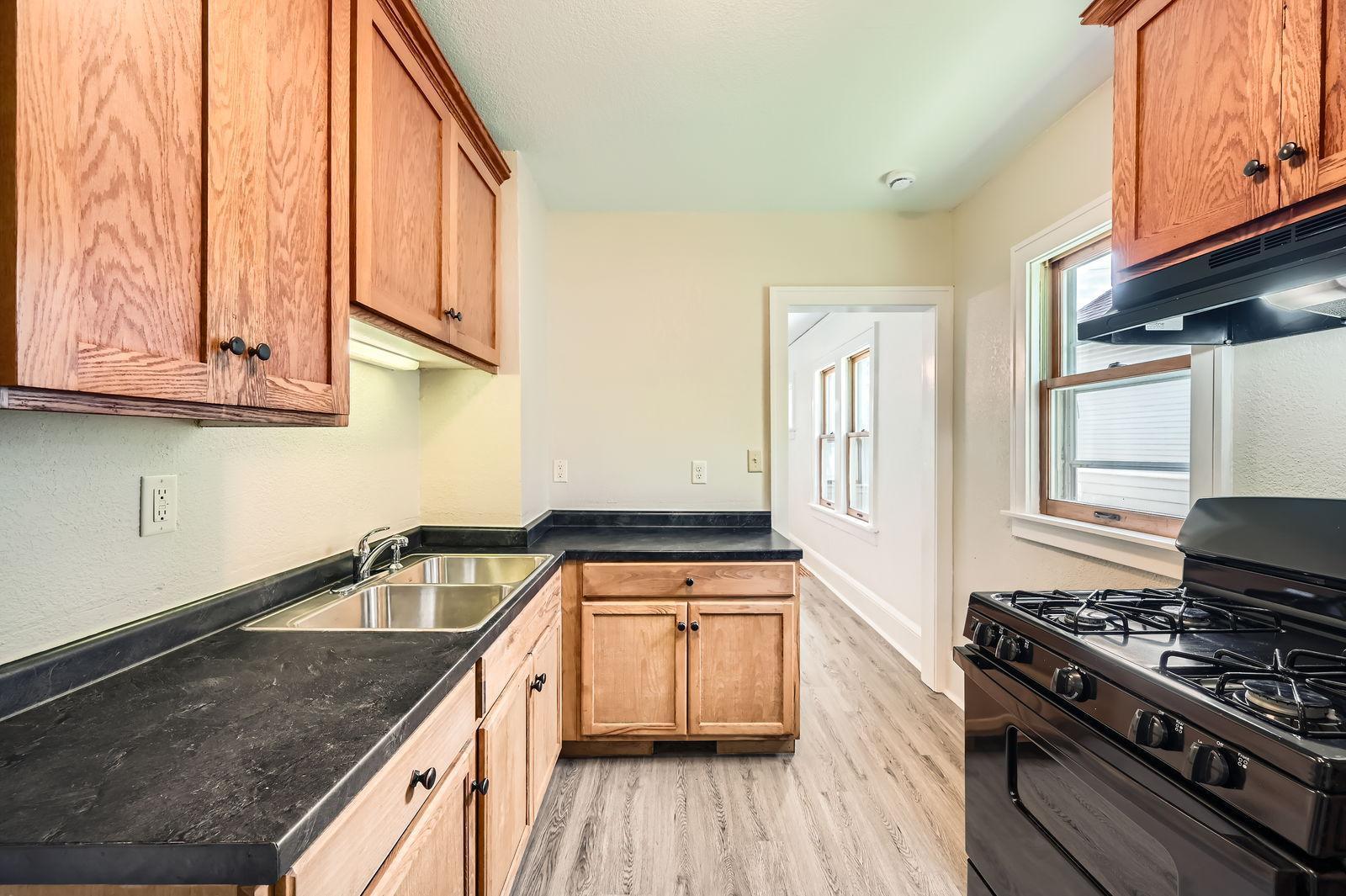 1083 Western Avenue North St. Paul, MN 55117 - Photo 11 of 28