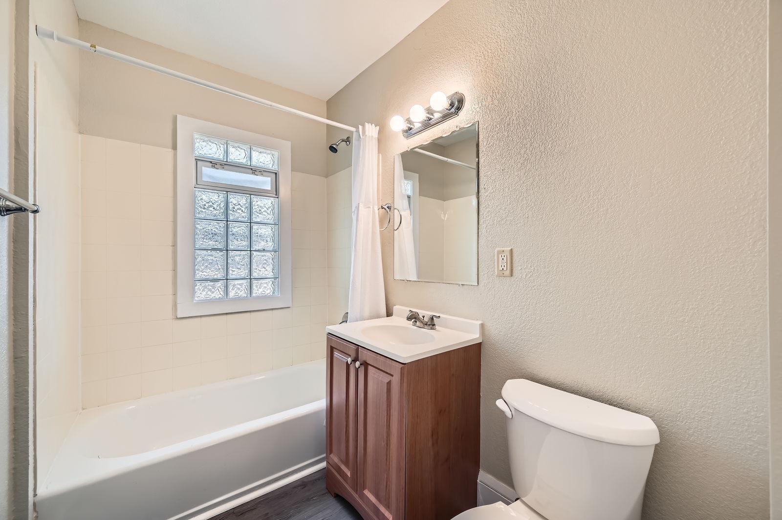 1083 Western Avenue North St. Paul, MN 55117 - Photo 12 of 28