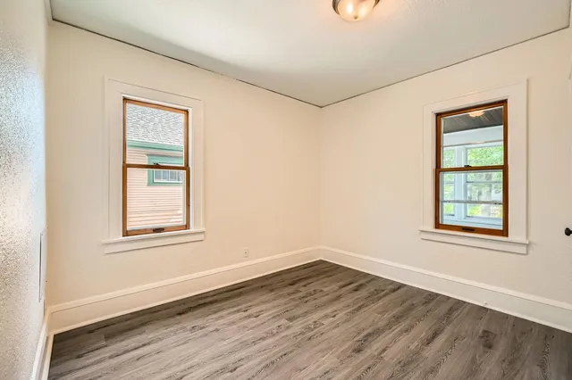 $2,299 | 1083 Western Avenue North, St. Paul, MN 55117