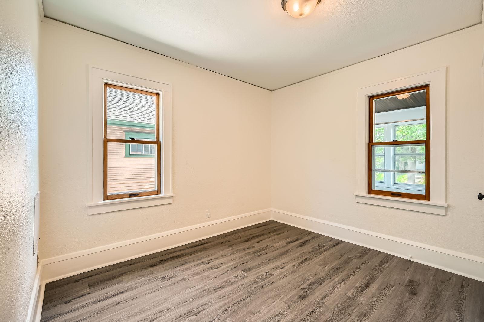 1083 Western Avenue North St. Paul, MN 55117 - Photo 13 of 28