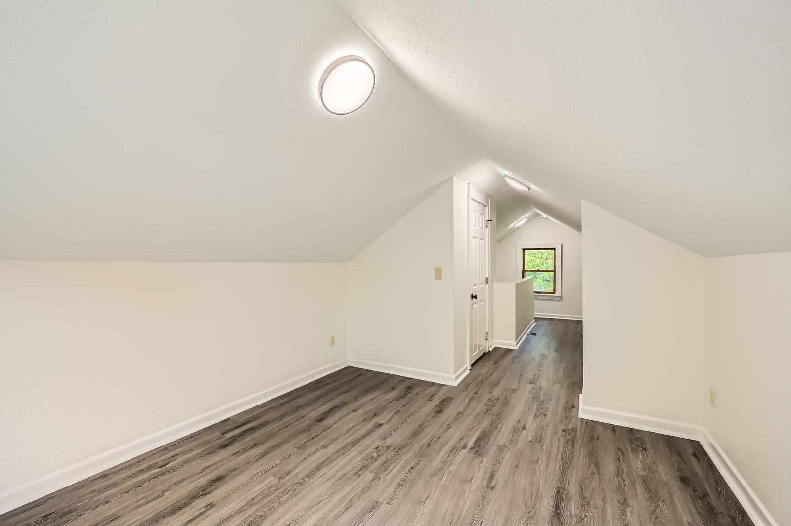 1083 Western Avenue North St. Paul, MN 55117 - Photo 16 of 28