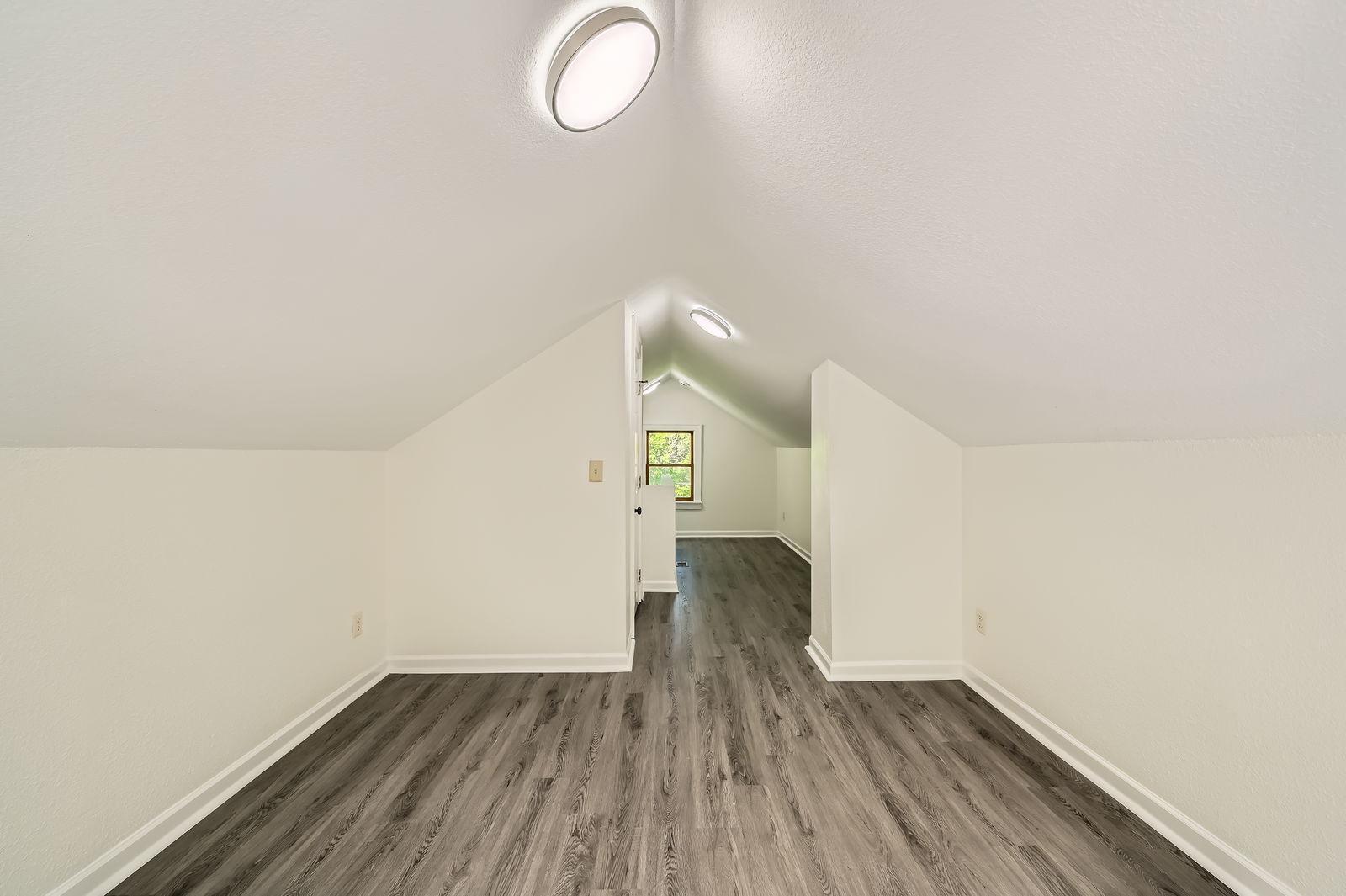 1083 Western Avenue North St. Paul, MN 55117 - Photo 17 of 28