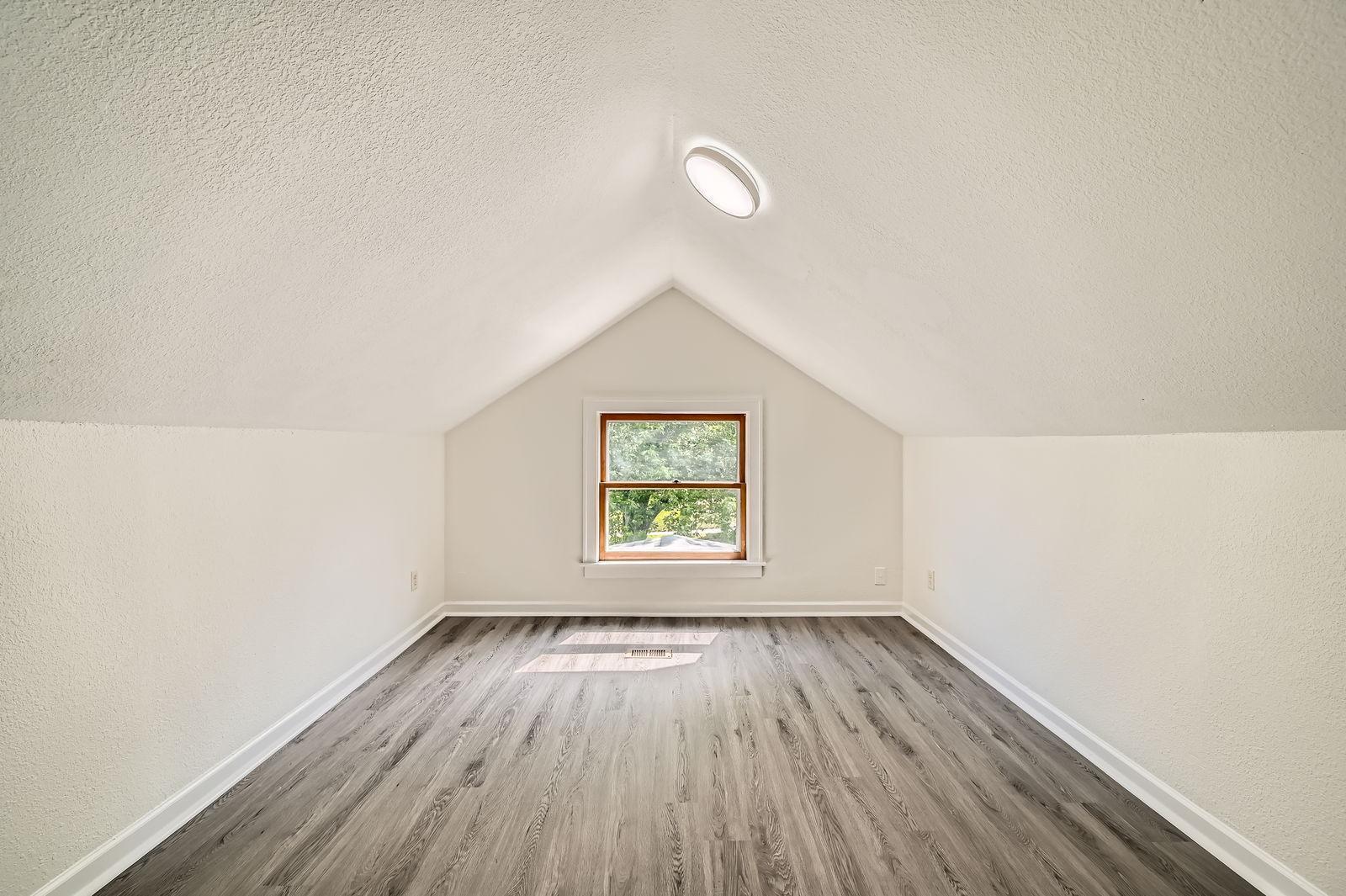 1083 Western Avenue North St. Paul, MN 55117 - Photo 18 of 28