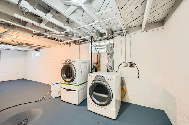 $2,299 | 1083 Western Avenue North, St. Paul, MN 55117