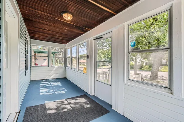 $2,299 | 1083 Western Avenue North, St. Paul, MN 55117