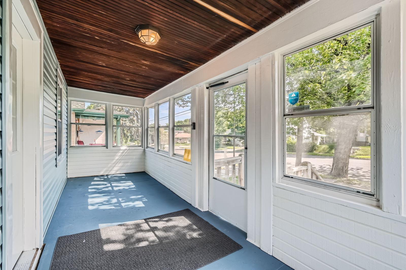 1083 Western Avenue North St. Paul, MN 55117 - Photo 2 of 28