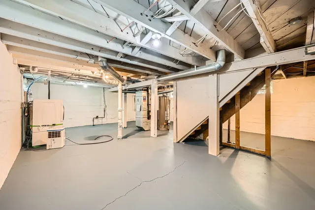 $2,299 | 1083 Western Avenue North, St. Paul, MN 55117