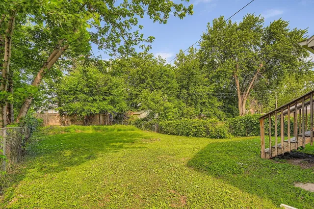 $2,299 | 1083 Western Avenue North, St. Paul, MN 55117