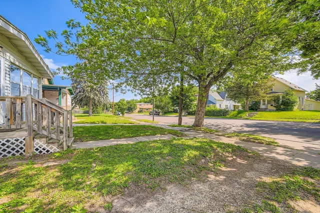 $2,299 | 1083 Western Avenue North, St. Paul, MN 55117