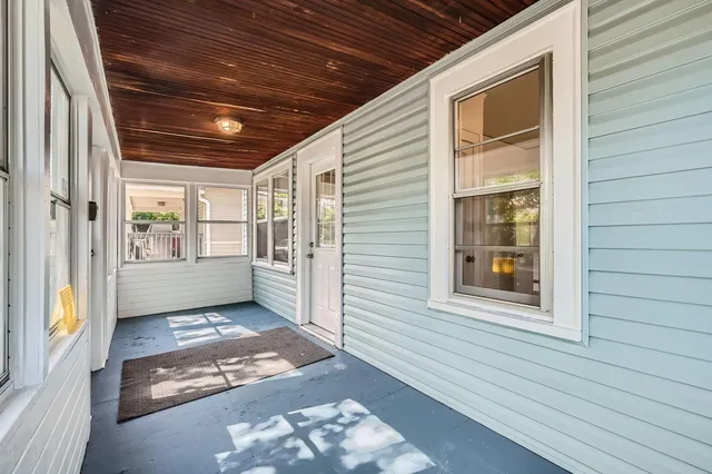 $2,299 | 1083 Western Avenue North, St. Paul, MN 55117