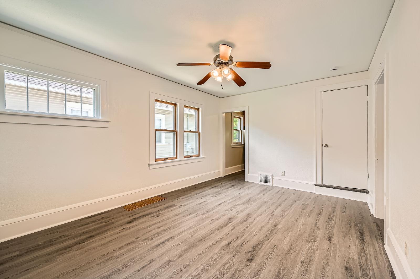 1083 Western Avenue North St. Paul, MN 55117 - Photo 4 of 28