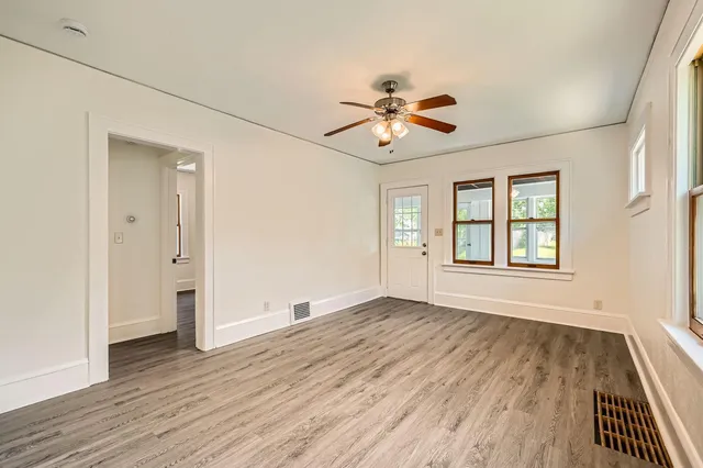 $2,299 | 1083 Western Avenue North, St. Paul, MN 55117