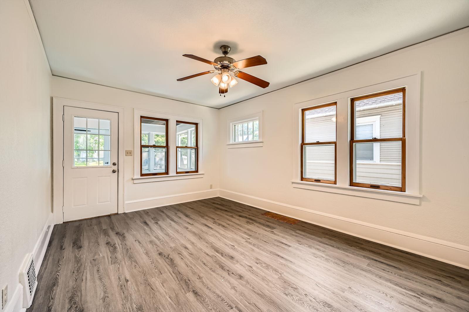 1083 Western Avenue North St. Paul, MN 55117 - Photo 6 of 28