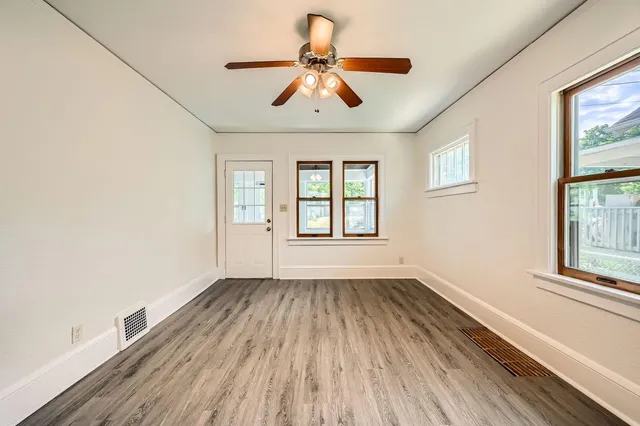 $2,299 | 1083 Western Avenue North, St. Paul, MN 55117