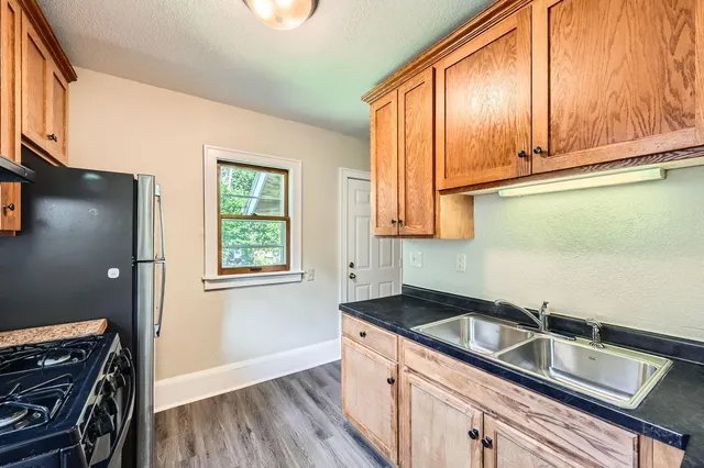 $2,299 | 1083 Western Avenue North, St. Paul, MN 55117