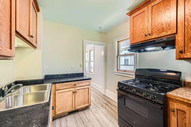 $2,299 | 1083 Western Avenue North, St. Paul, MN 55117