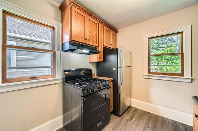 $2,299 | 1083 Western Avenue North, St. Paul, MN 55117