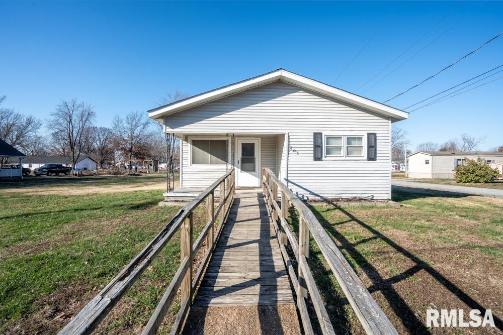 803 South Cockrum Street Sesser, IL 62884 - Photo 2 of 18 Gallery Image 2