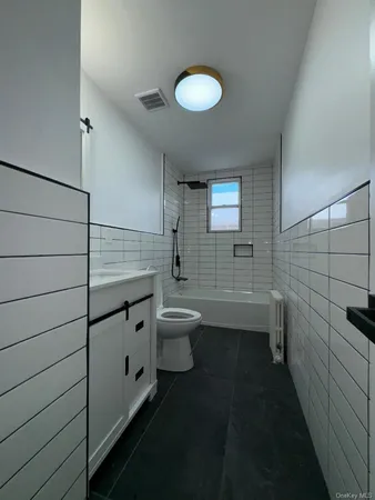 $1,950 | 87 Sullivan Street, Unit 1, Wurtsboro, NY 12790