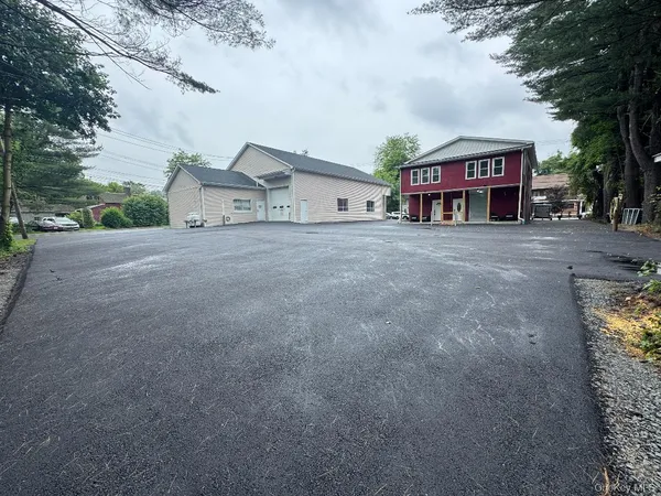 $1,950 | 87 Sullivan Street, Unit 1, Wurtsboro, NY 12790