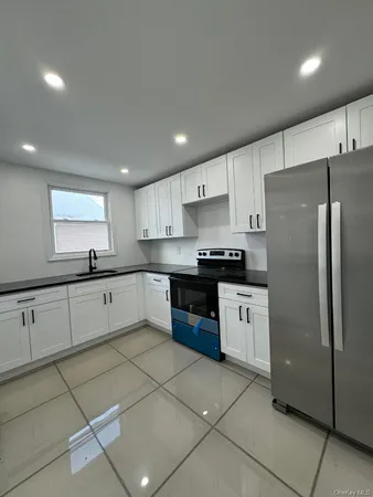 $1,950 | 87 Sullivan Street, Unit 1, Wurtsboro, NY 12790
