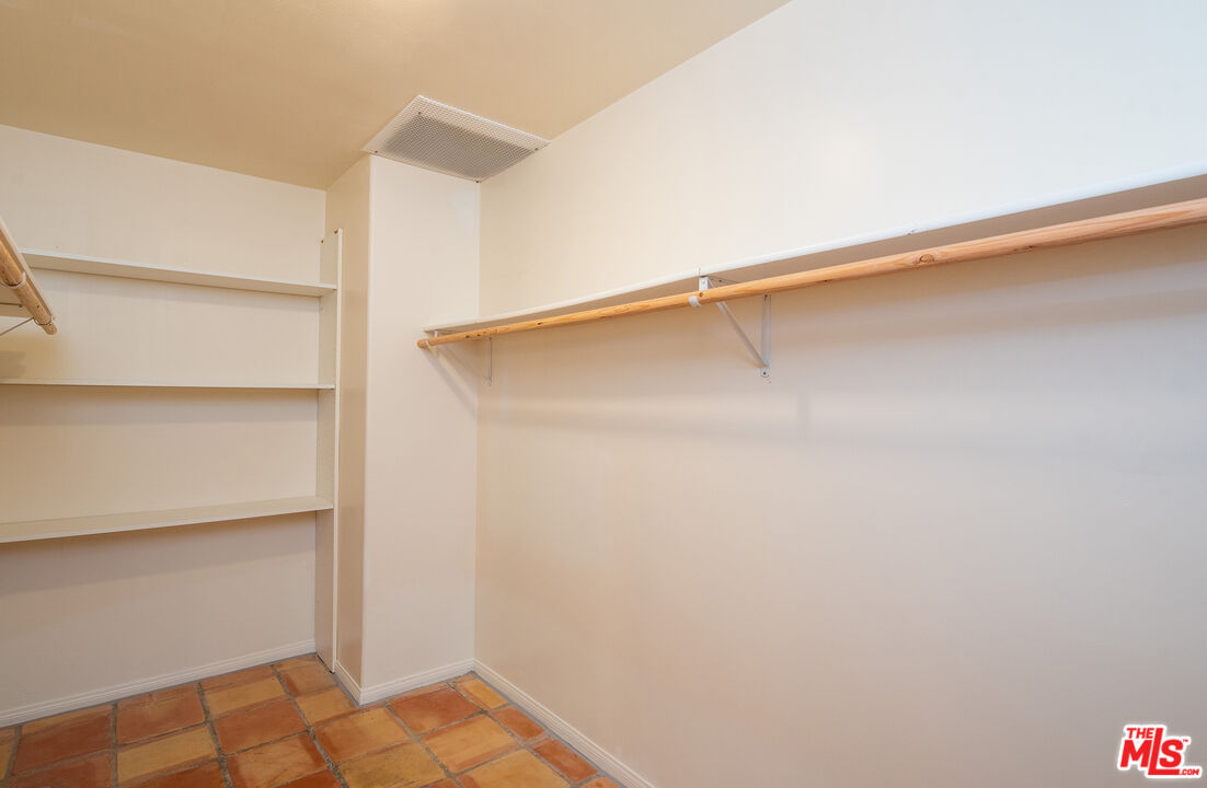 115 Roma Court Marina del Rey, CA 90292 - Photo 27 of 50 a view of an empty walk in closet