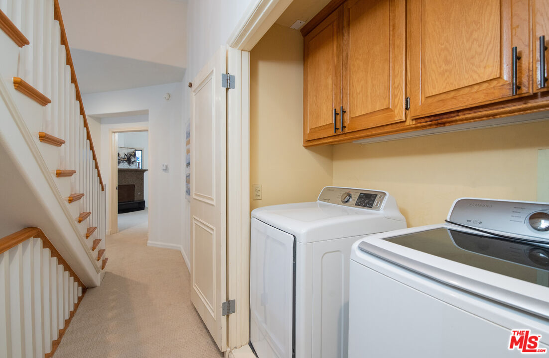 115 Roma Court Marina del Rey, CA 90292 - Photo 32 of 50 a utility room with dryer and washer