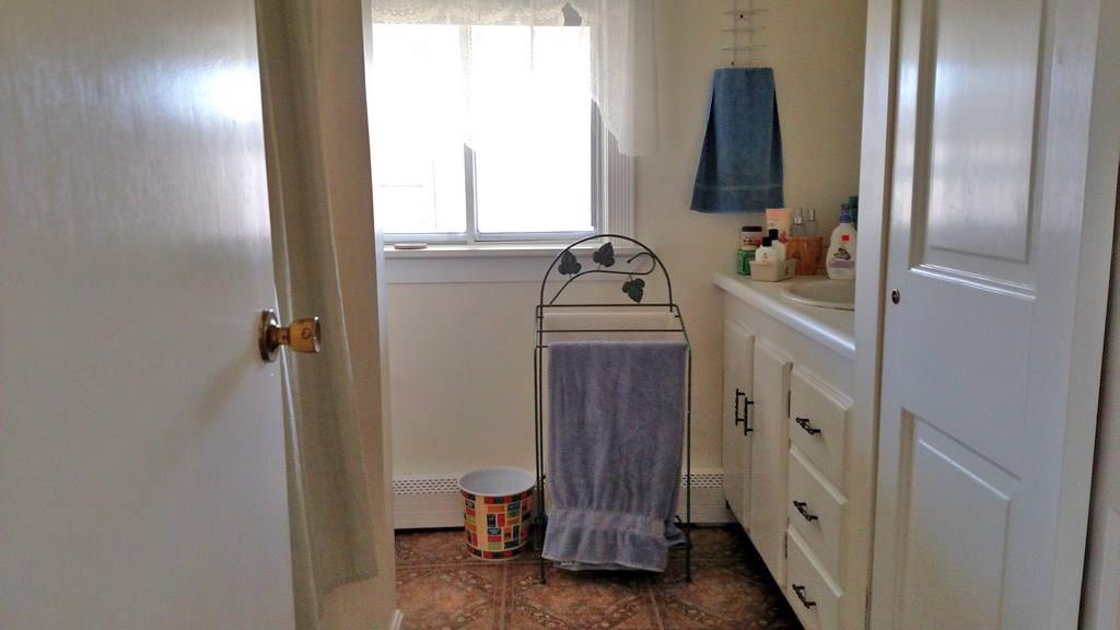 305 Main Road Eddington, ME 04428 - Photo 17 of 35 Main floor bathroom
