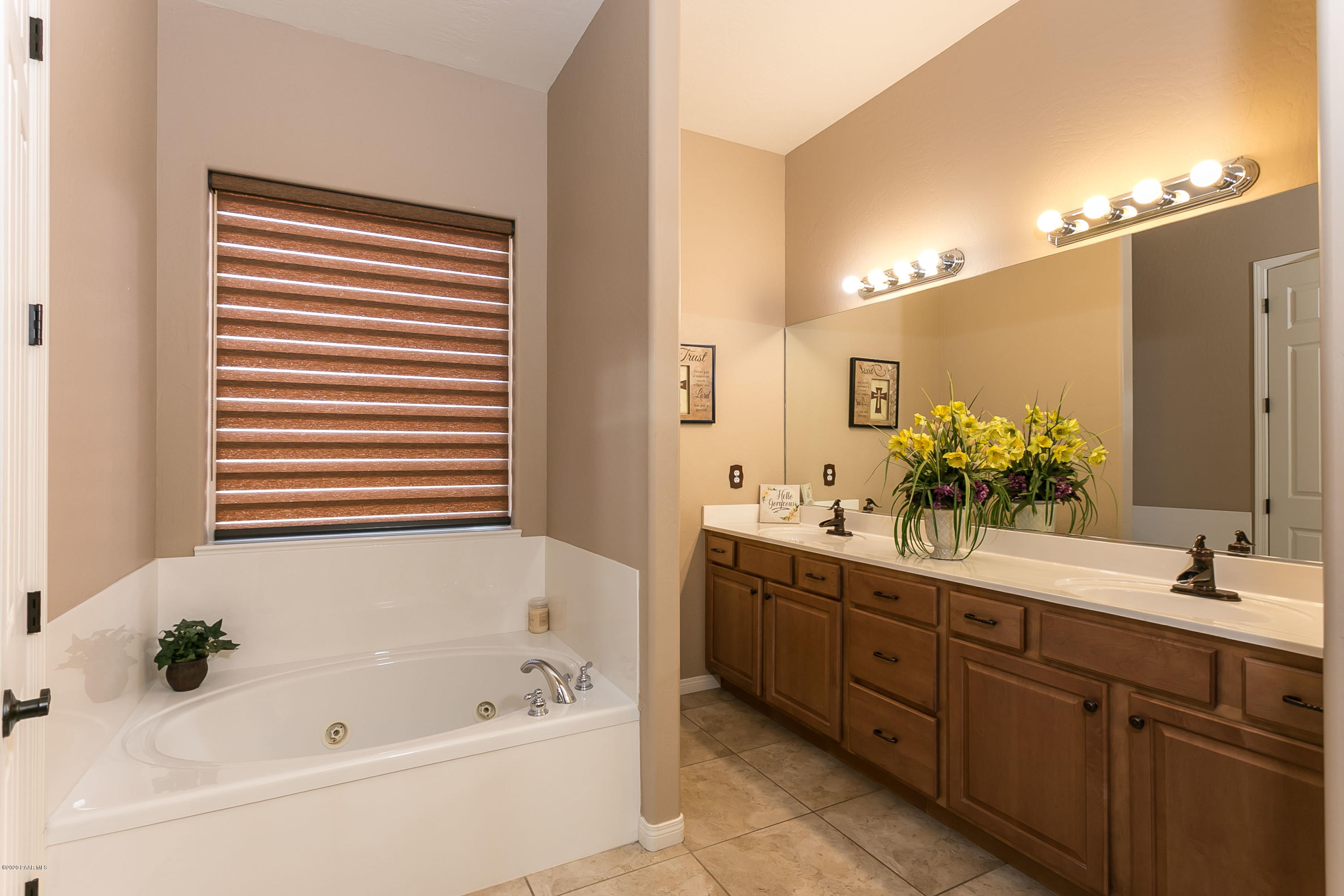937 North Reed Road Chino Valley, AZ 86323 - Photo 13 of 42 Master Bath