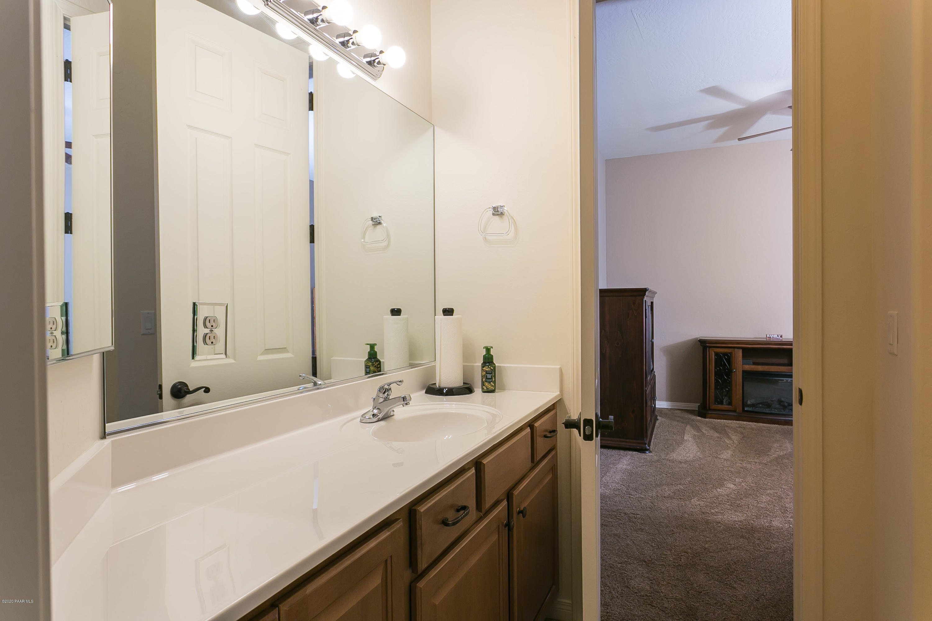 937 North Reed Road Chino Valley, AZ 86323 - Photo 20 of 42 Jack N Jill Full Bath