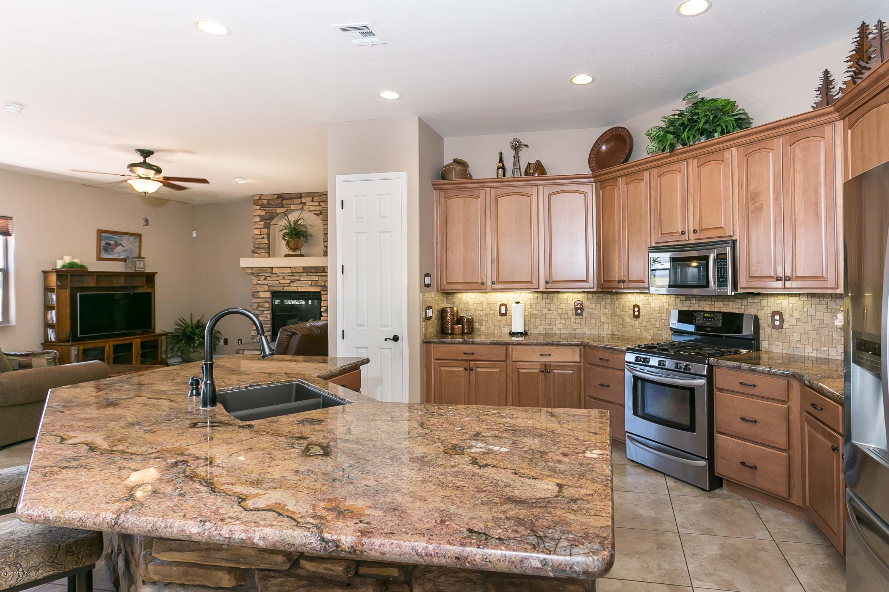 011_Kitchen