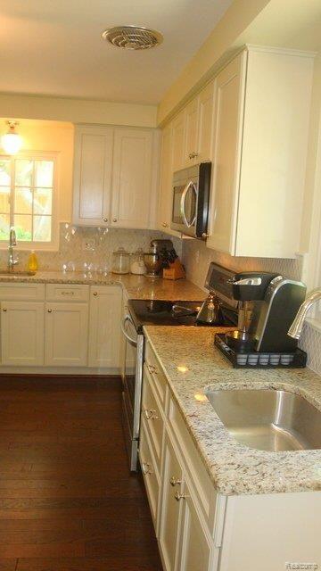 3645 Kenmore Road Berkley, MI 48072 - Photo 6 of 23 Hardwood floors