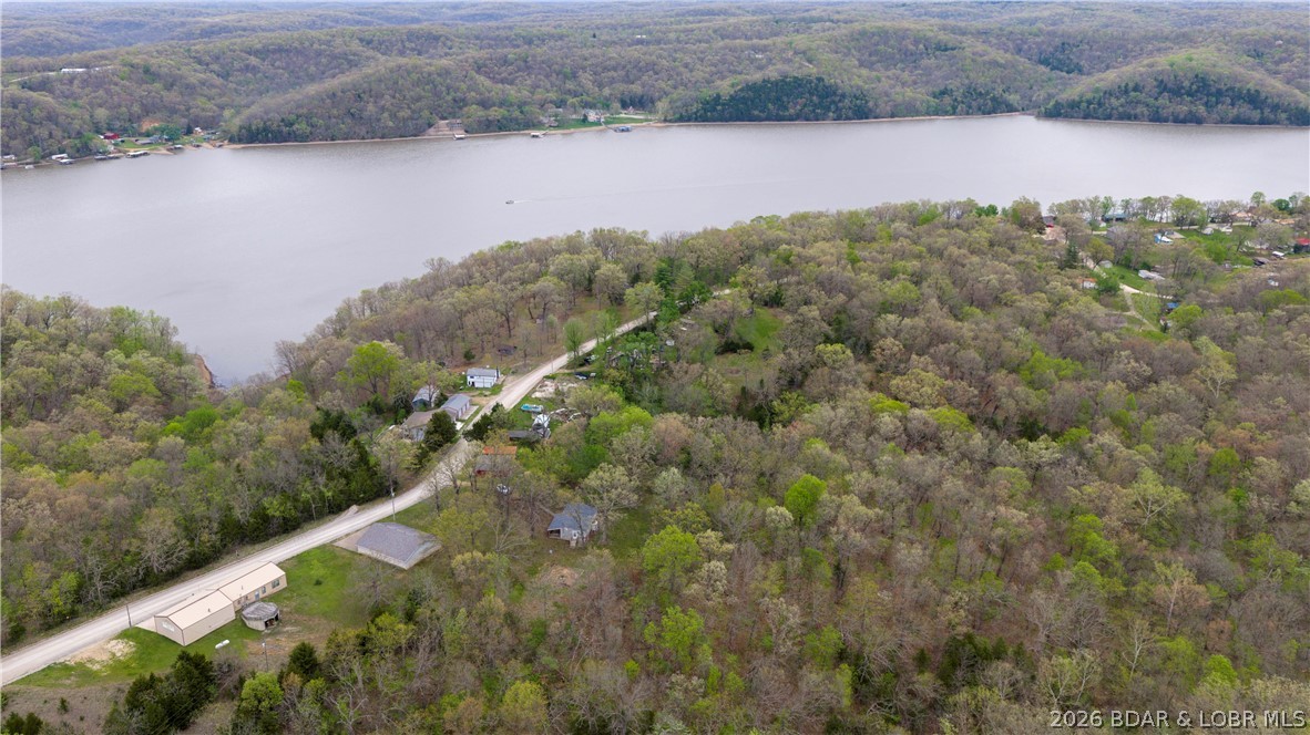 walking distance to the lake