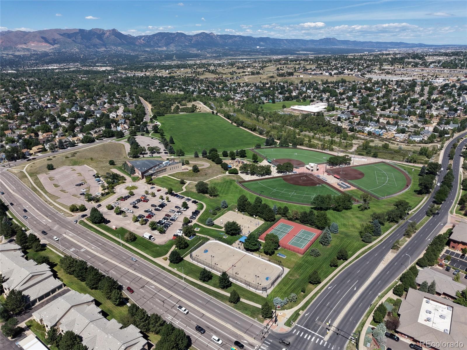 3931 Diamond Ridge View Colorado Springs, CO 80918 - Photo 9 of 34 Gallery Image 9