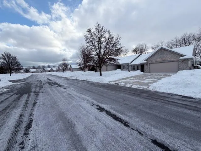 $329,900 | 6355 Kingsview Drive, Mount Pleasant, WI 53406