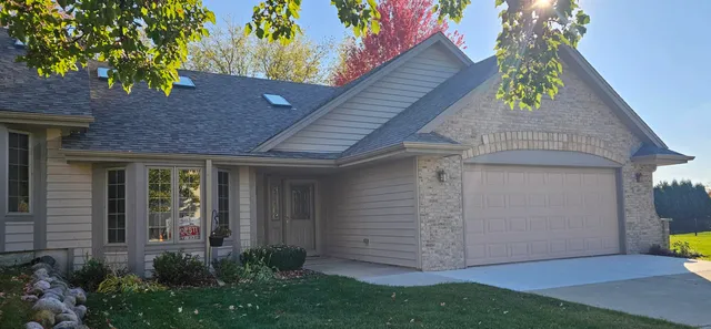 $329,900 | 6355 Kingsview Drive, Mount Pleasant, WI 53406