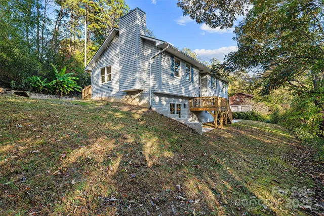 a view of a backyard of house