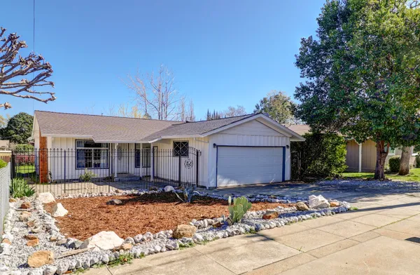 $382,000 | 1525 Oak Street, Redding, CA 96001