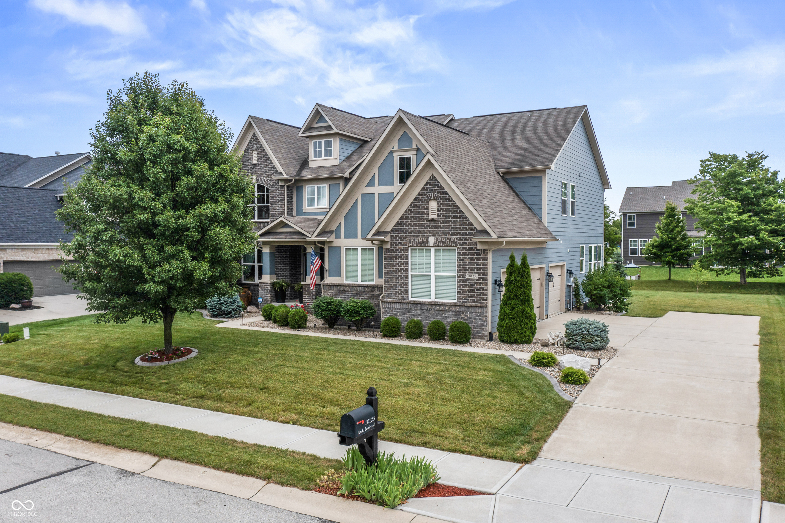 10123 Landis Boulevard Fishers, IN 46040 - Photo 3 of 80
