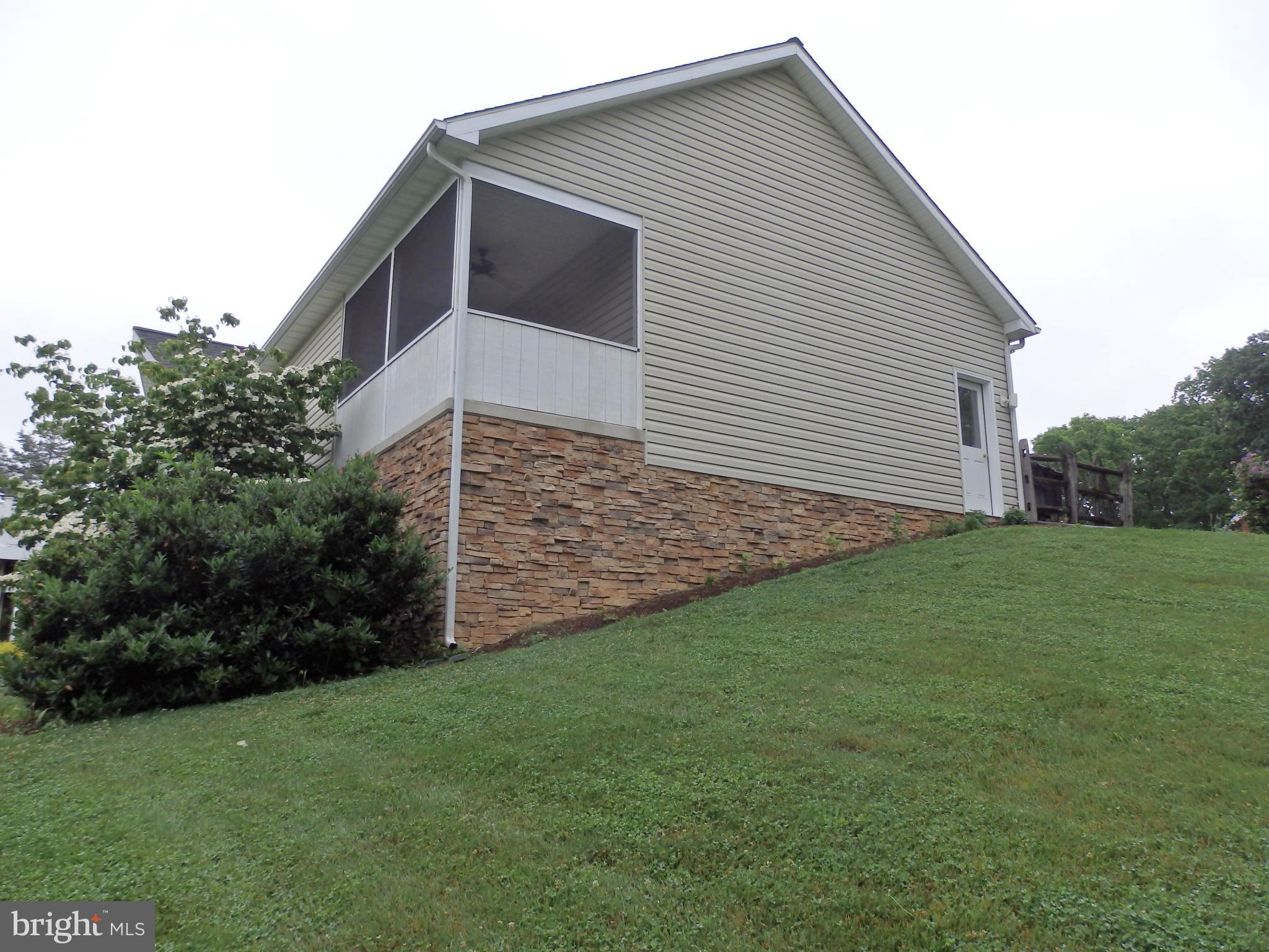 10013 Kelly Road Frederick, MD 21701 - Photo 17 of 23 Gorgeous stacked stone & vinyl