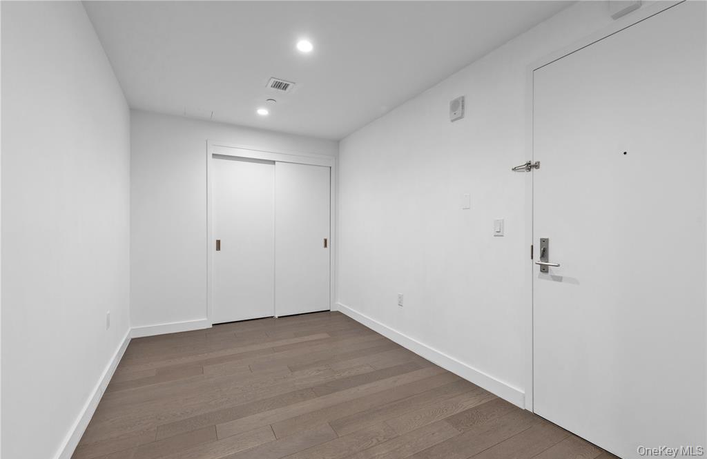 131-03 40 Road, Unit 16D Queens, NY 11354 - Photo 7 of 16 a view of a room